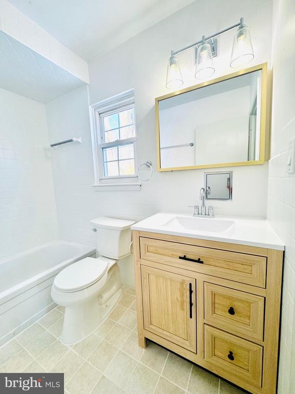 Building Photo - 220 Somerdale Rd