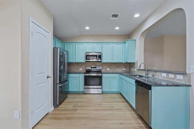 Building Photo - 519 Pinnacle Dr