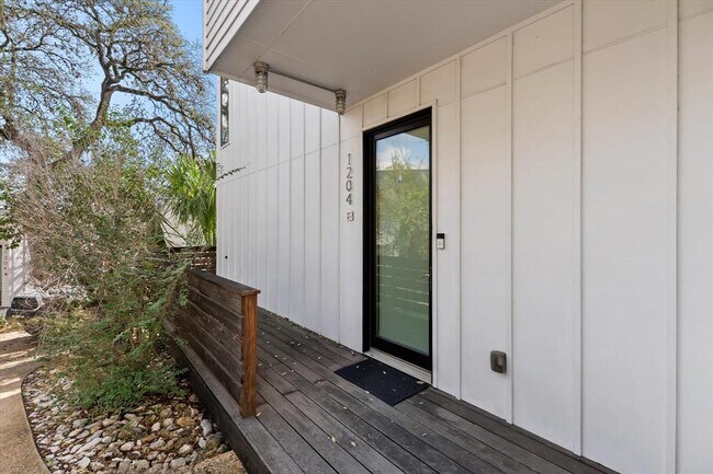 Building Photo - 1204 Woodland Ave