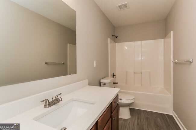 Building Photo - 1299 Vonda Ln SW