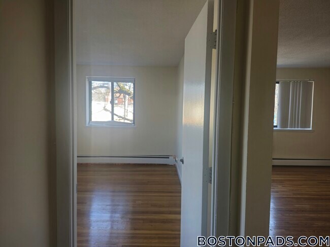 Building Photo - 122 Dustin St