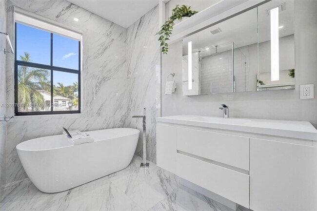 Building Photo - 2740 NW 83rd Terrace