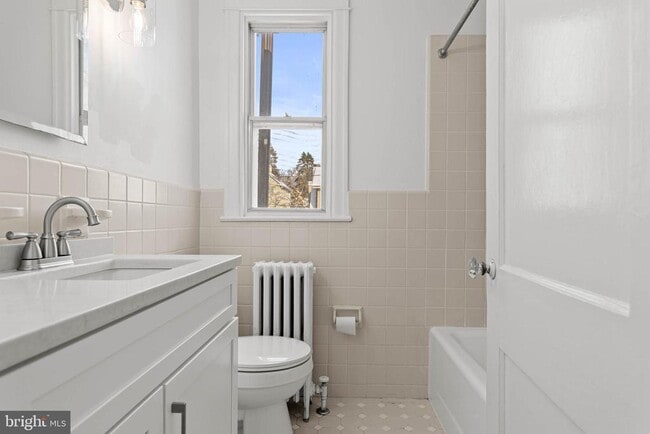 Building Photo - 137 Kenilworth Rd