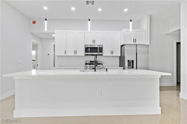 Building Photo - 452 Mercedes Ct