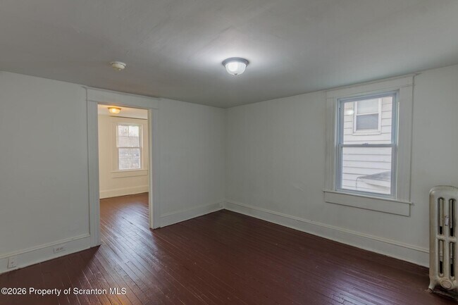 Building Photo - 623 E Elm St