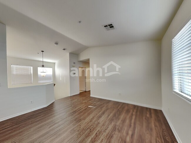 Building Photo - 611 Desert Silk Ct