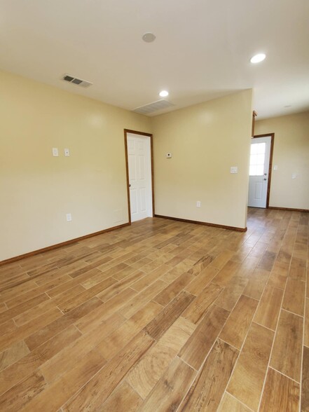 LIVING ROOM - 1229 E Lexington Dr