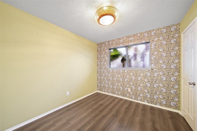 Building Photo - 34546 Park Green Dr