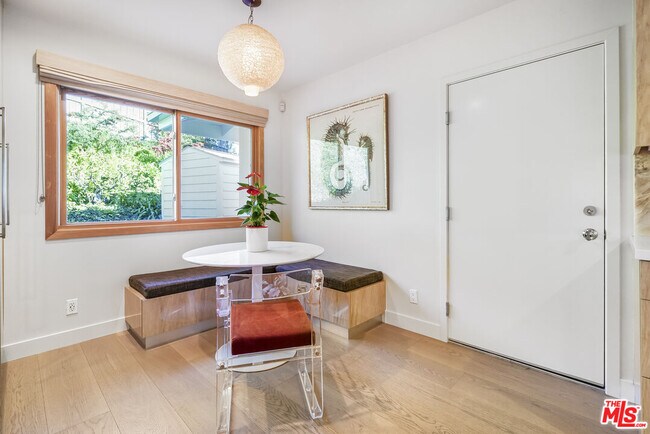 Building Photo - 375 S Surfview Dr