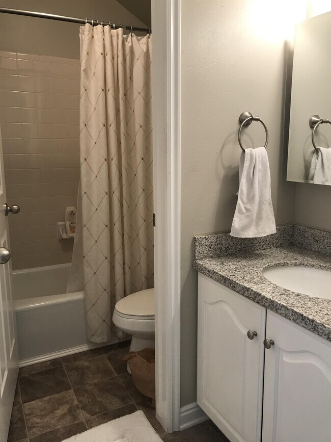 Primary Photo - 986 900 E