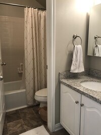 Building Photo - 986 900 E