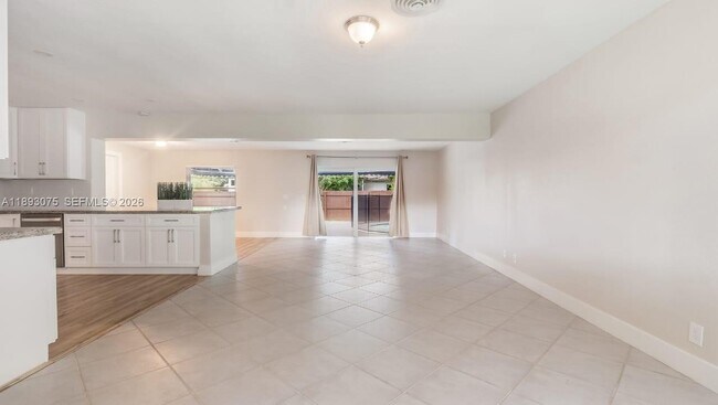 Building Photo - 740 Beachwood Ln