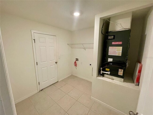 Building Photo - 348 Towns Cir