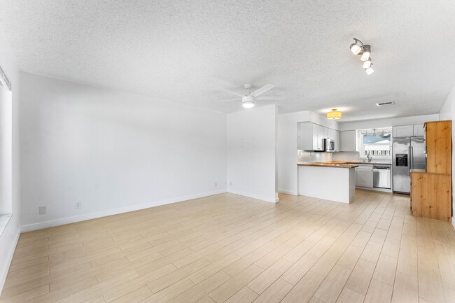 Building Photo - 7643 Overlook Rd