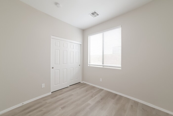 Building Photo - 43330 N Heavenly Way