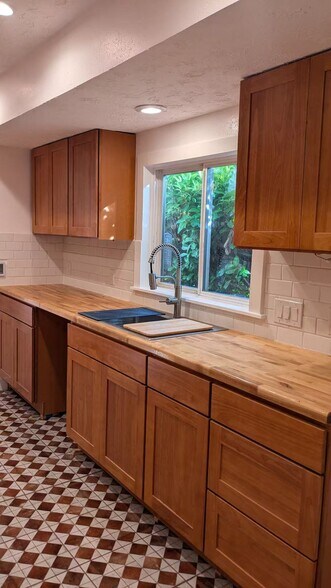 Building Photo - 322 Avenue A