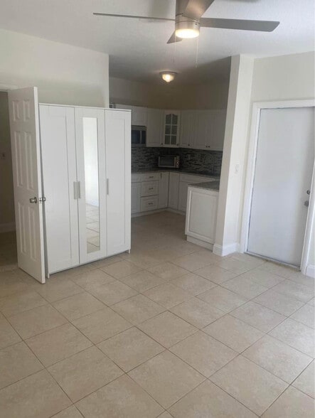 Building Photo - 11515 SW 152nd Ct