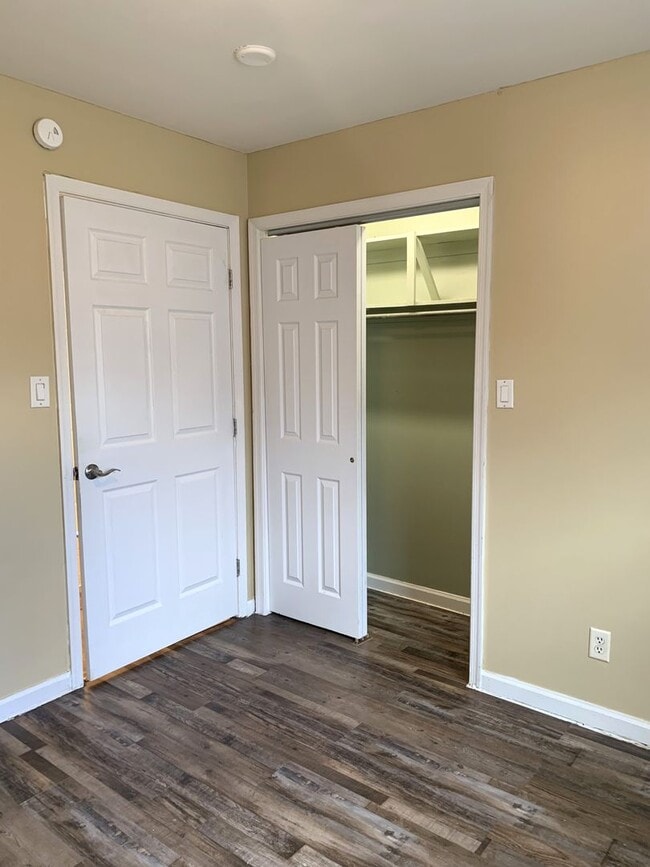 Building Photo - MOVE IN READY, APPLY NOW!!