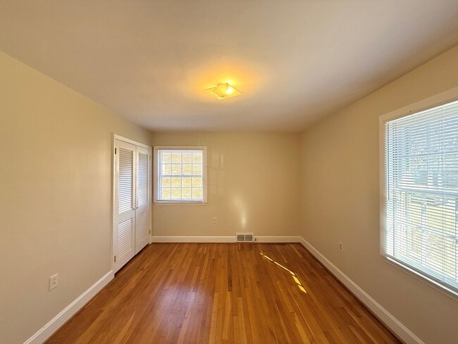 Building Photo - 2841 Deerwood Dr