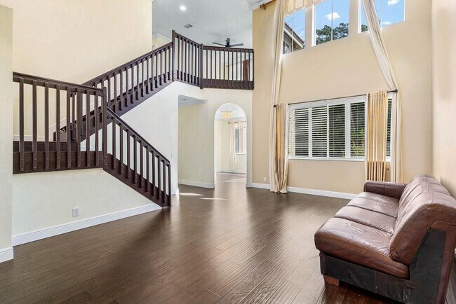 Building Photo - 1325 Camellia Cir