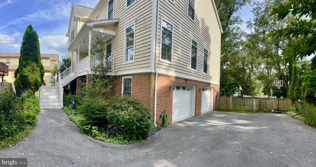 Building Photo - 202 Martins Ln