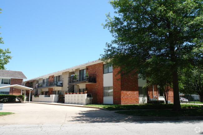 Building Photo - 1201 W River Blvd