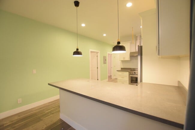 Building Photo - Stylish Oakland Retreat – 3BR, 2BA + Huge ...