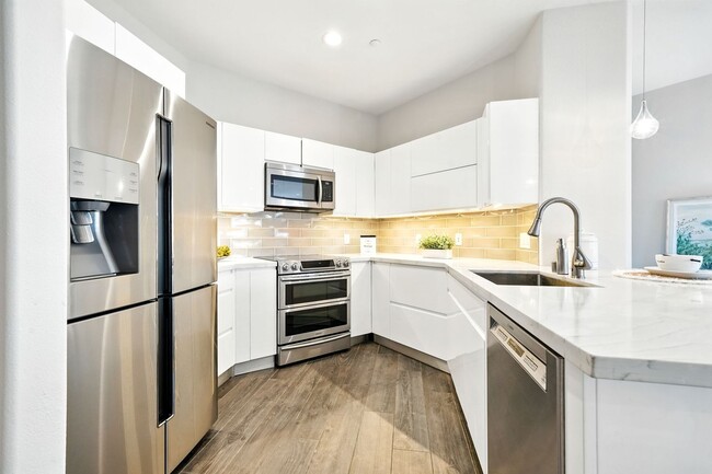 Building Photo - Spacious Andante Top-Floor 2/2 Condo Available Now!