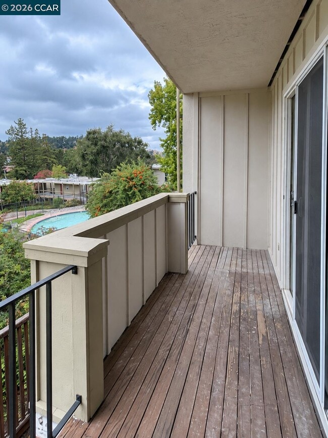 Building Photo - 651 Moraga Rd