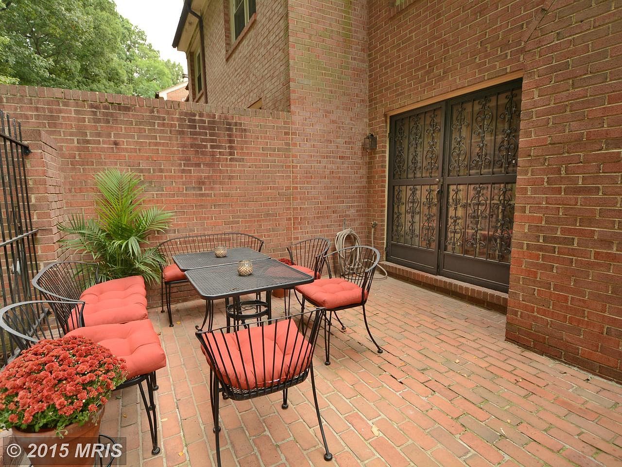 Patio (second floor). - 2367 S Queen St