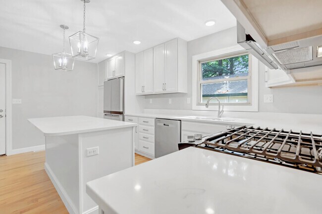 Building Photo - 1101 E Pin Oak Dr