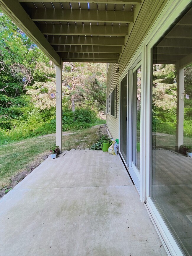 Building Photo - 11166 Westwind Dr