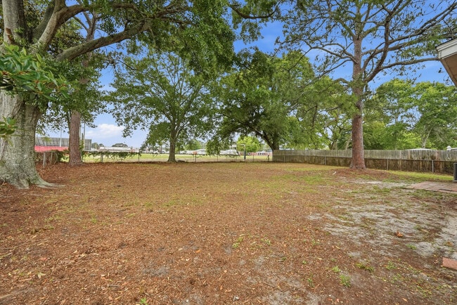 Building Photo - 358 Coral Dr SW