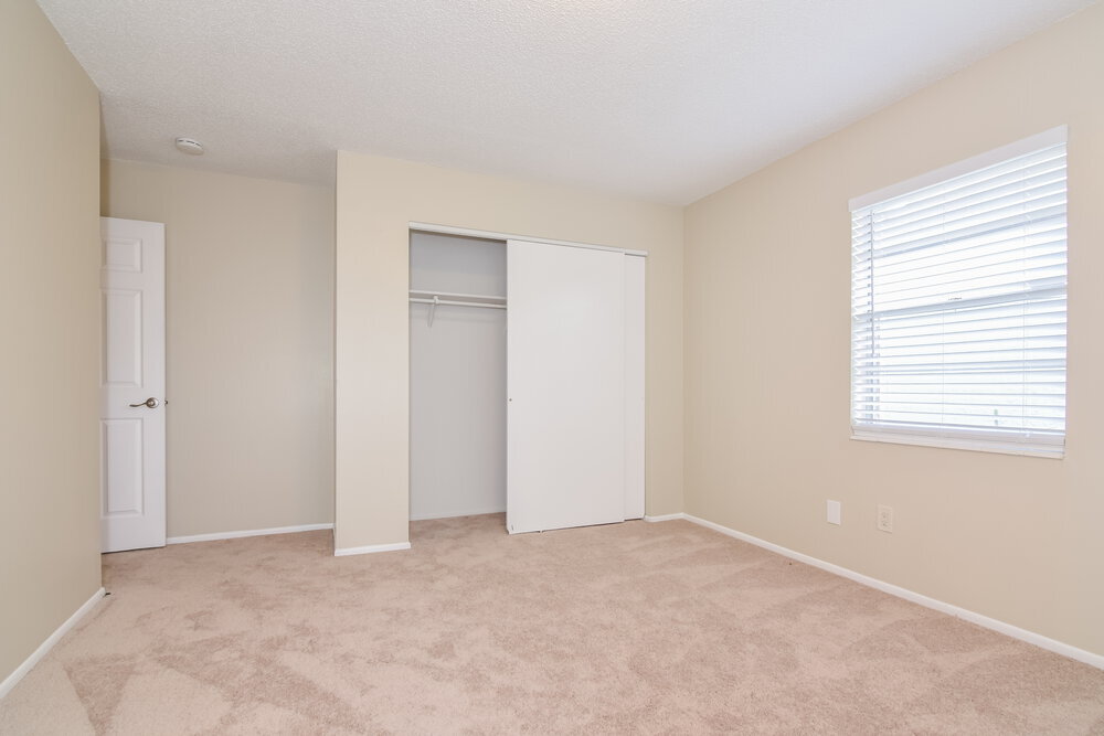 Building Photo - 2451 Glenview Dr