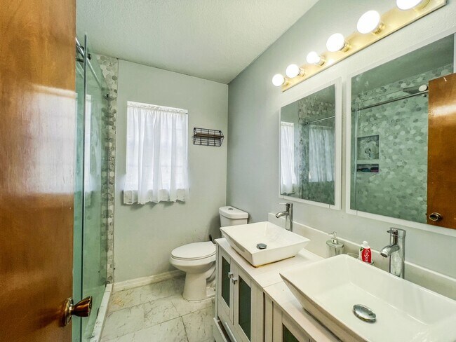 Building Photo - For Rent | Hidden Glen Community | 4 Bed, ...