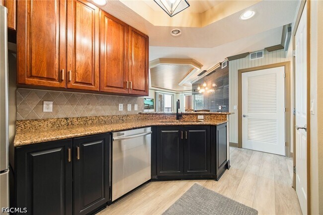 Building Photo - 2825 Palm Beach Blvd