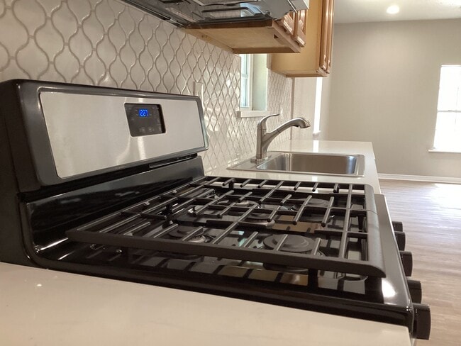 Building Photo - 200 E Freeman St