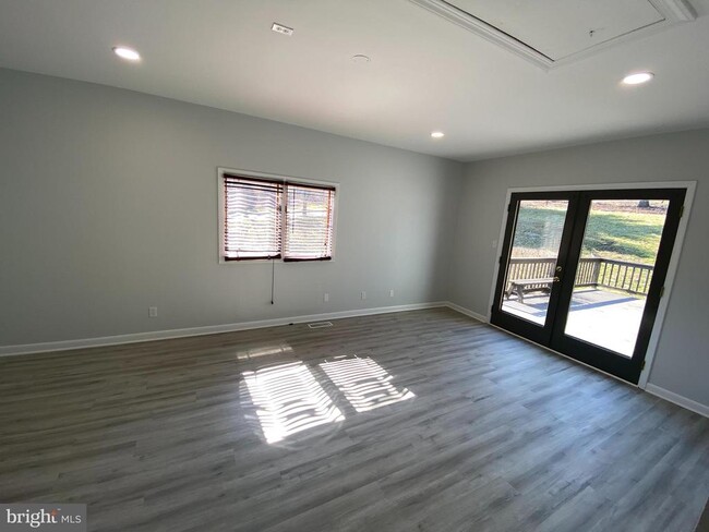 Building Photo - 117 Foxfire Dr