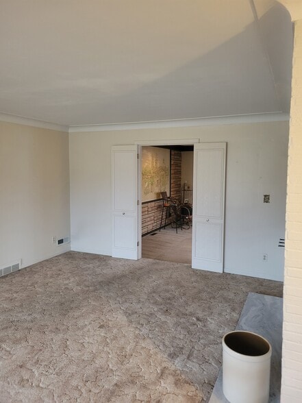 Building Photo - 2123 Eileen Rd