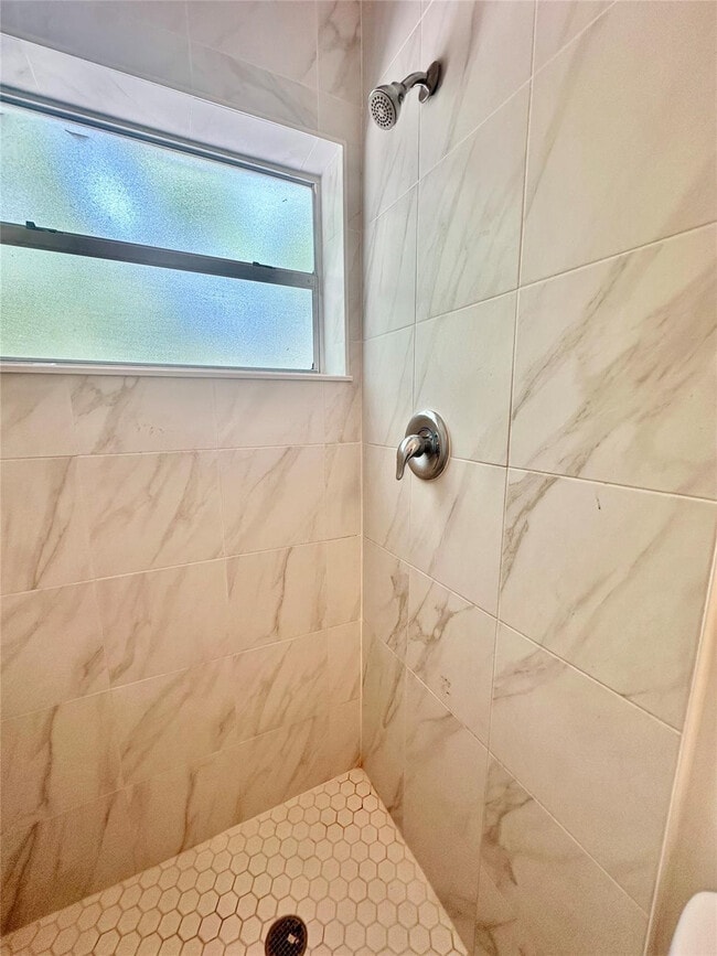 Building Photo - 424 NW 15th Terrace