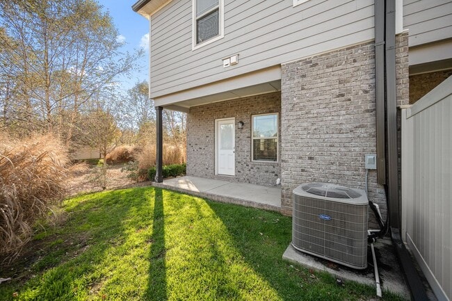 Building Photo - 555 Gresham Ln