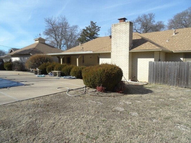 Building Photo - 1122 W Cypress St