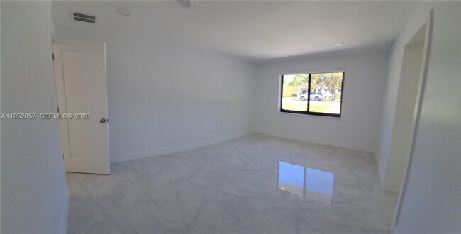 Building Photo - 216 Shadow Way