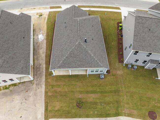 Building Photo - 3 Bedroom Home in WATERSIDE!