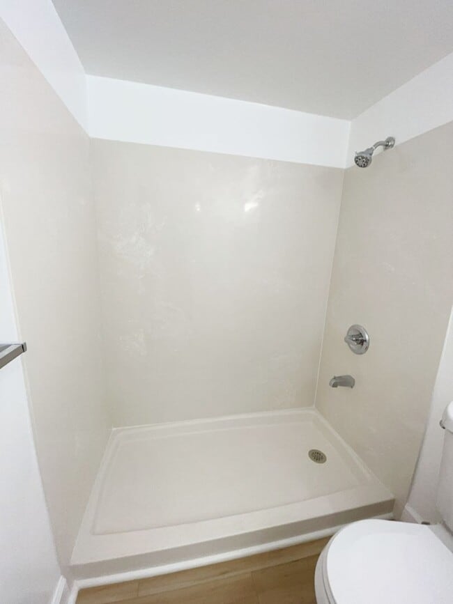 Building Photo - Nalanui Hale - 2 bed, 1 bath, 1 parking
