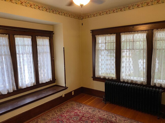 Building Photo - Stunning home in Downtown Longmont
