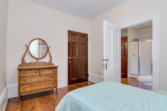 Building Photo - 629 Greene St