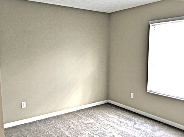 Building Photo - 135 Easton Manor Dr