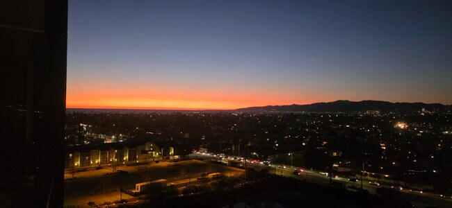 Building Photo - 4265 Marina City Dr