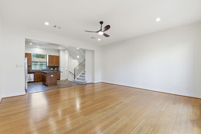 Building Photo - 2028 Tuam St